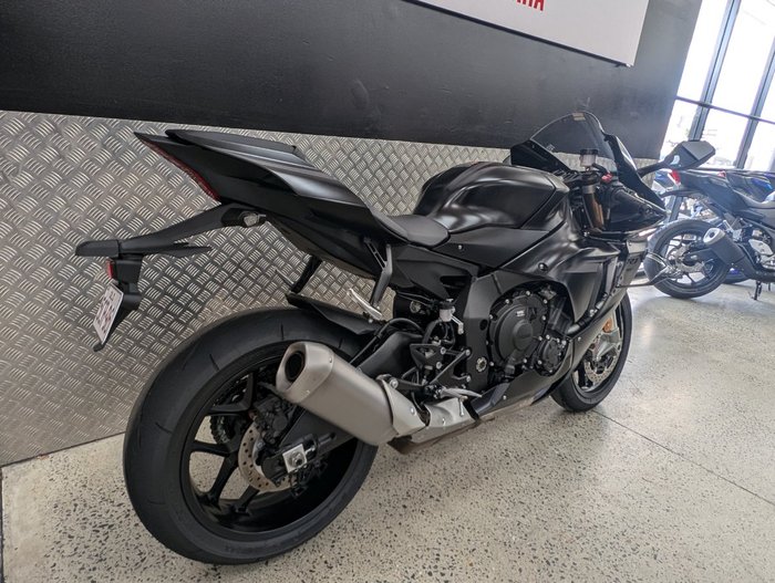 2025 Yamaha YZF-R1 BLACK
