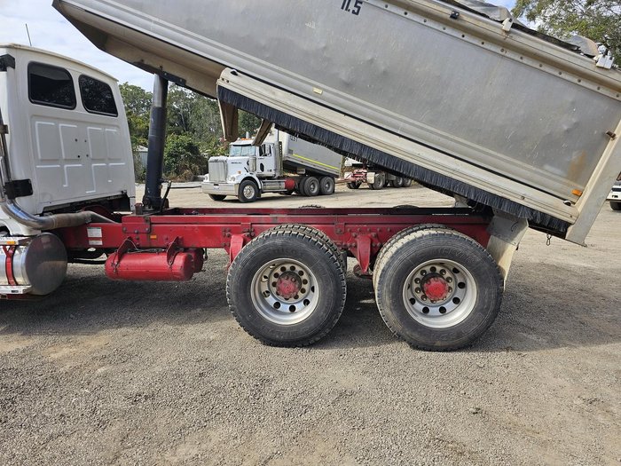 2004 Sterling 7500 White