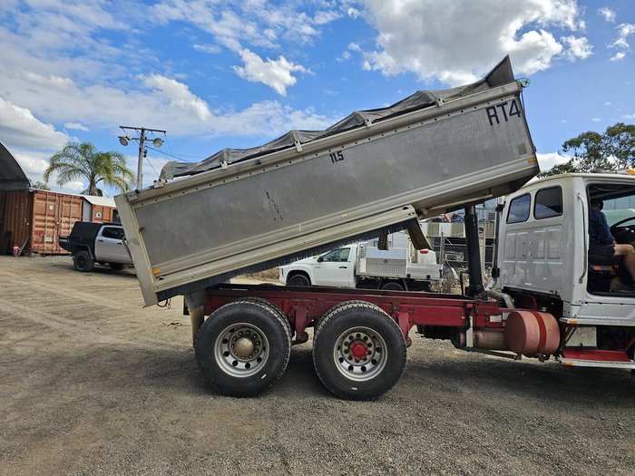 2004 Sterling 7500 White