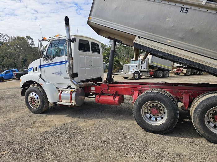 2004 Sterling 7500 White