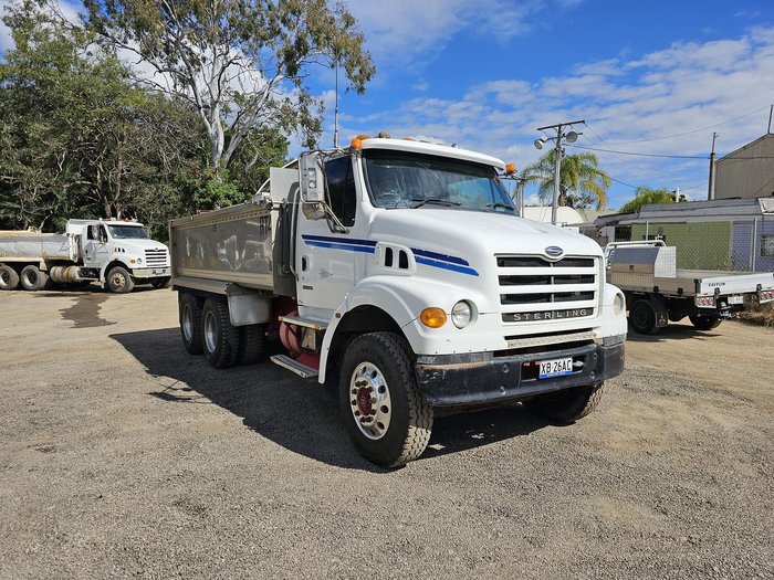 2004 Sterling 7500 White