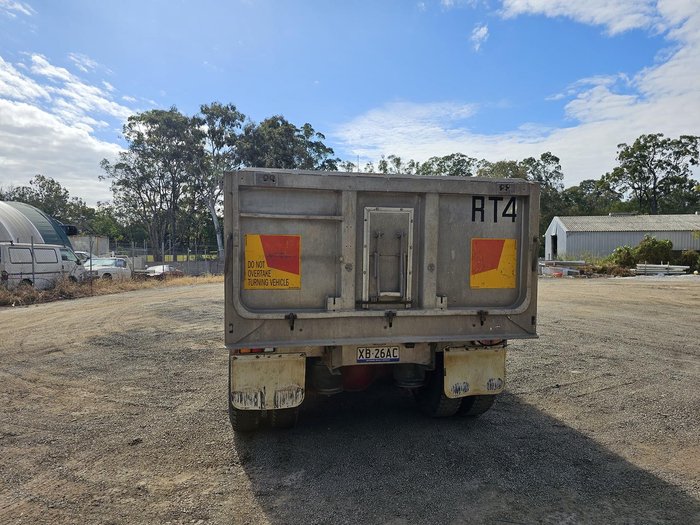 2004 Sterling 7500 White