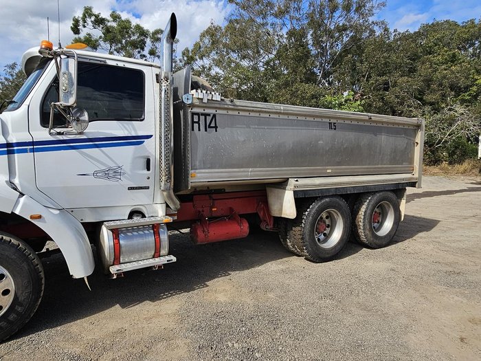 2004 Sterling 7500 White