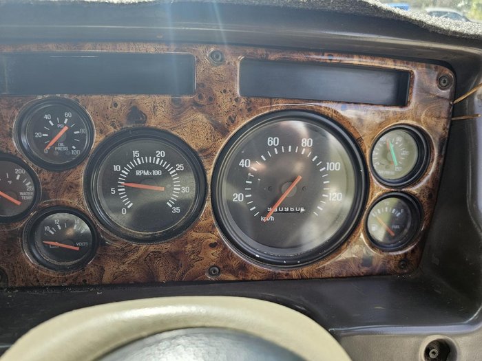 2004 Sterling 7500 White