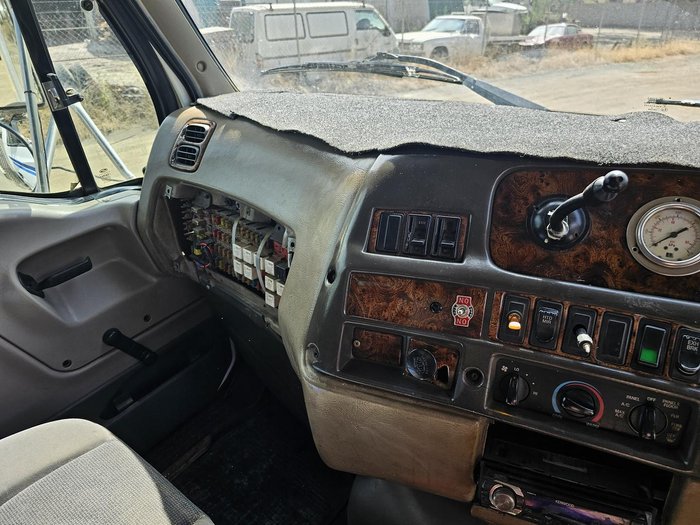 2004 Sterling 7500 White