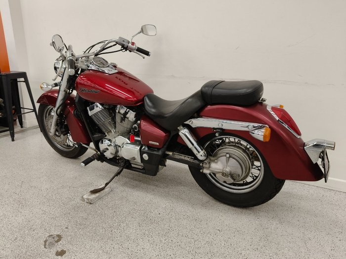 2005 Honda VT750C SHADOW Red
