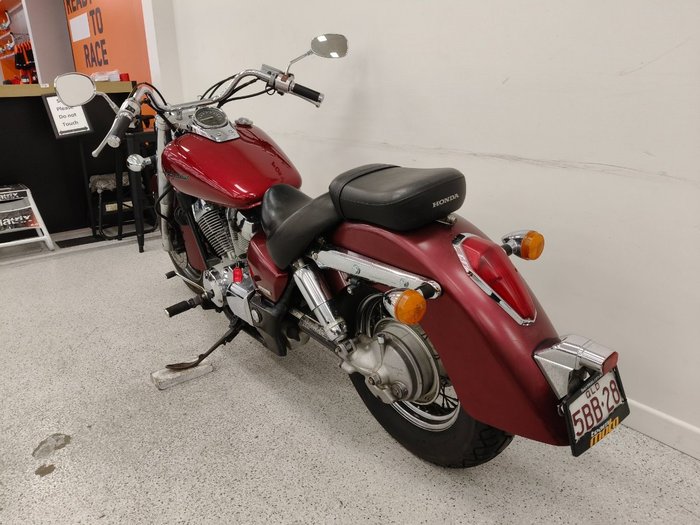 2005 Honda VT750C SHADOW Red