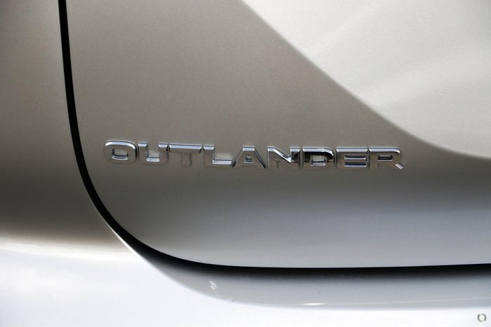 2025 Mitsubishi Outlander ES ZM MY24 Sterling Silver