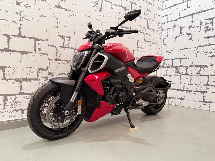 2024 Ducati Diavel V4 Diavel Red