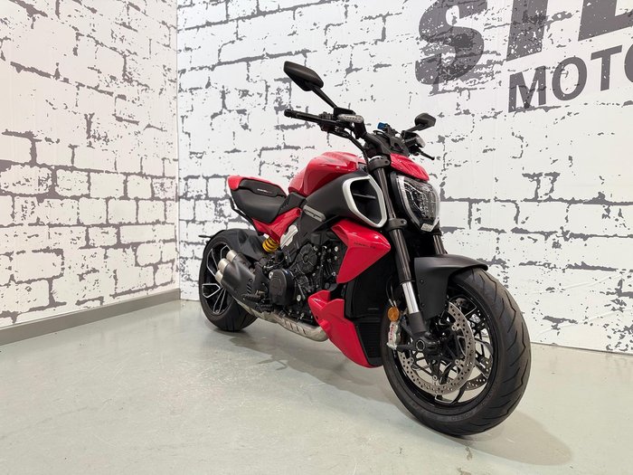 2024 Ducati Diavel V4 Diavel Red
