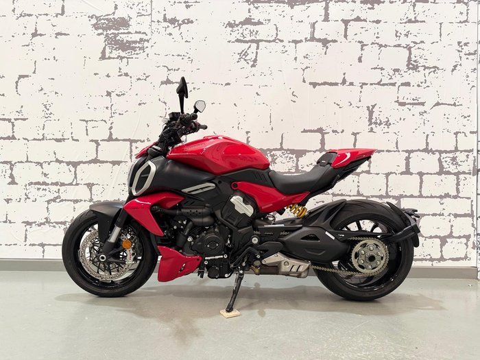 2024 Ducati Diavel V4 Diavel Red