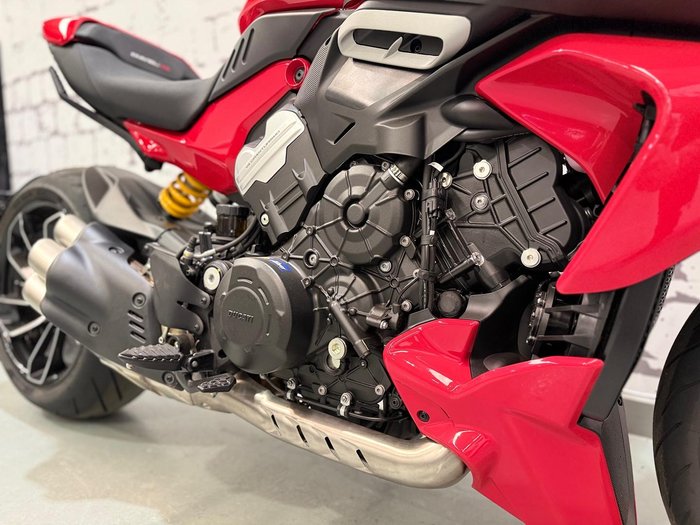 2024 Ducati Diavel V4 Diavel Red