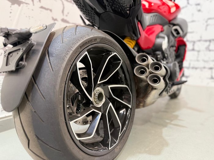 2024 Ducati Diavel V4 Diavel Red