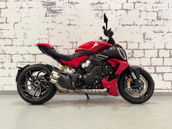 2024 Ducati Diavel V4 Diavel Red