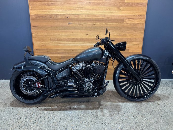 2018 Harley-davidson FXBR BREAKOUT Black