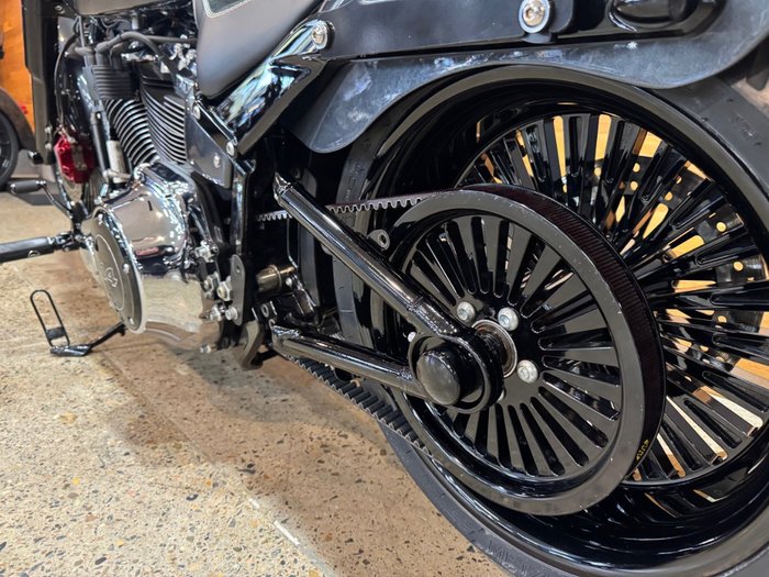 2018 Harley-davidson FXBR BREAKOUT Black