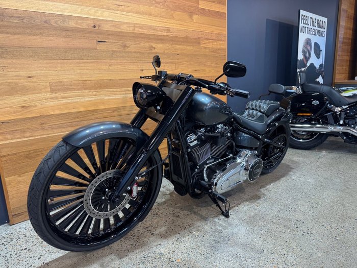 2018 Harley-davidson FXBR BREAKOUT Black