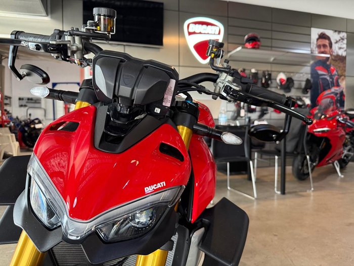 2021 Ducati Streetfighter V4 S Streetfighter Red