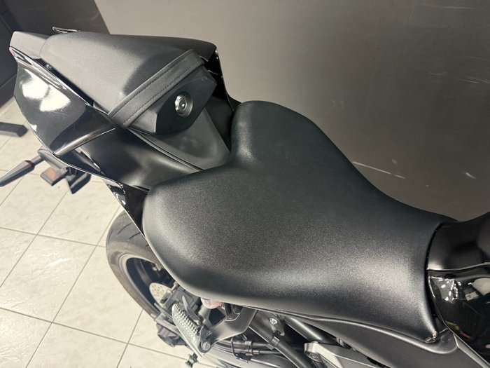 2022 Yamaha YZF-R7LA Black