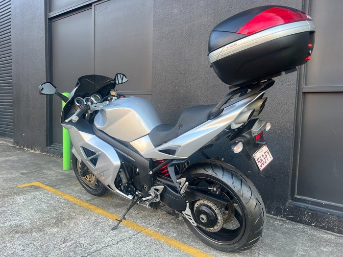 2006 Triumph SPRINT ST SILVER