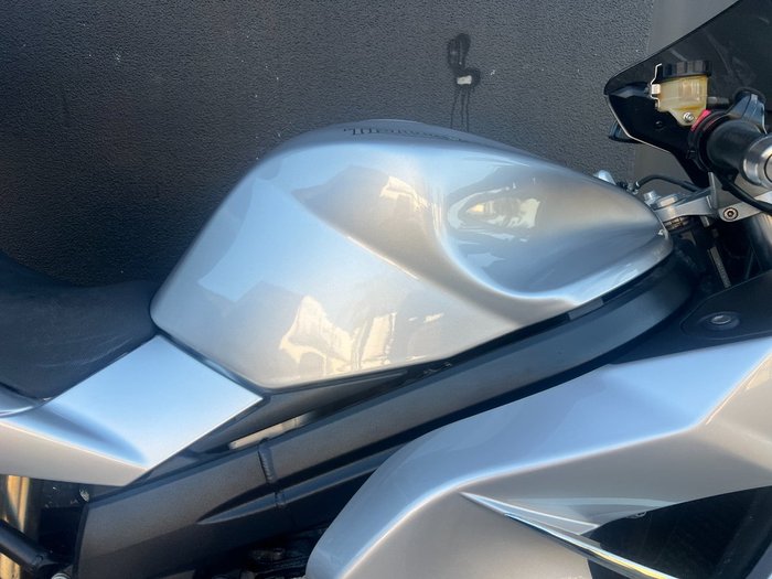 2006 Triumph SPRINT ST SILVER