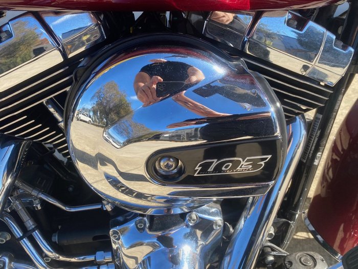 2017 HARLEY-DAVIDSON FLDE SOFTAIL DELUXE Red