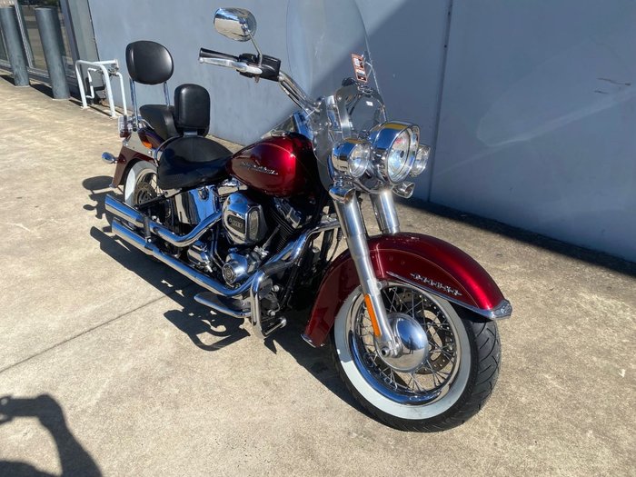 2017 HARLEY-DAVIDSON FLDE SOFTAIL DELUXE Red