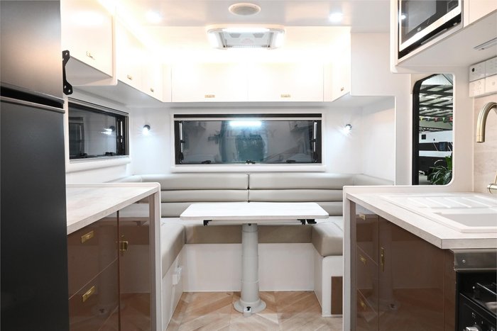 2025 VICTORY CARAVANS Trophy 21.6 Rear Club