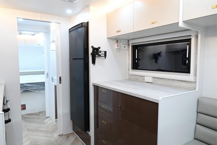 2025 VICTORY CARAVANS Trophy 21.6 Rear Club