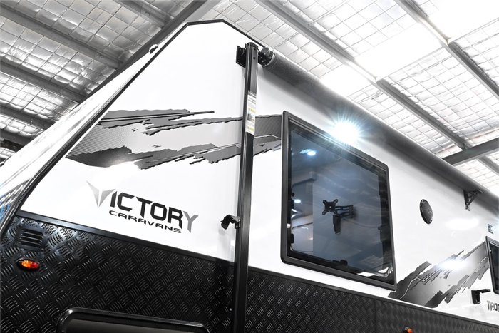2025 VICTORY CARAVANS Trophy 21.6 Rear Club