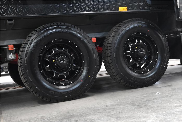 2025 VICTORY CARAVANS Trophy 21.6 Rear Club