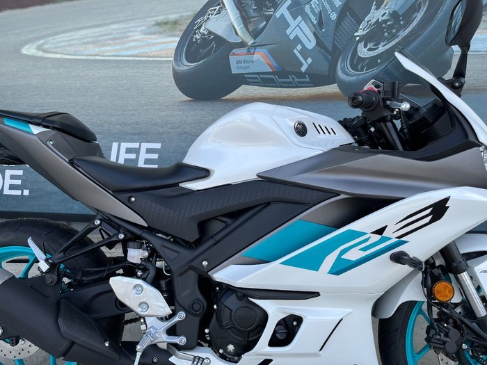 2024 Yamaha YZF-R3 White