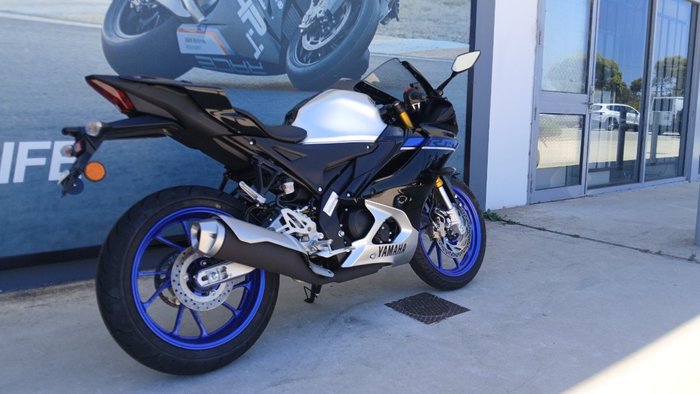 2025 Yamaha YZF-R15M