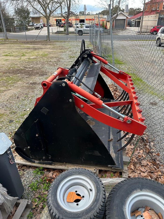 0 Manitou Emily 1.7 cube Grab Mixer Bucket