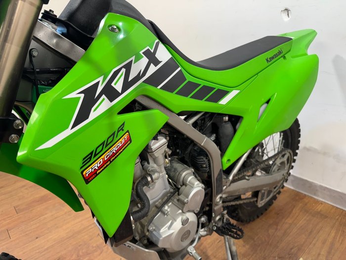 2025 Kawasaki KLX300R GREEN