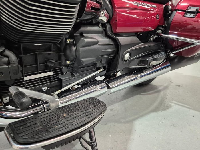 2018 Moto Guzzi California Touring SE California Red