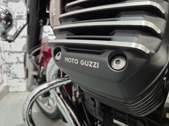 2018 Moto Guzzi California Touring SE California Red