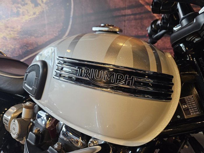 2019 Triumph Bonneville T120 Diamond Bonneville White