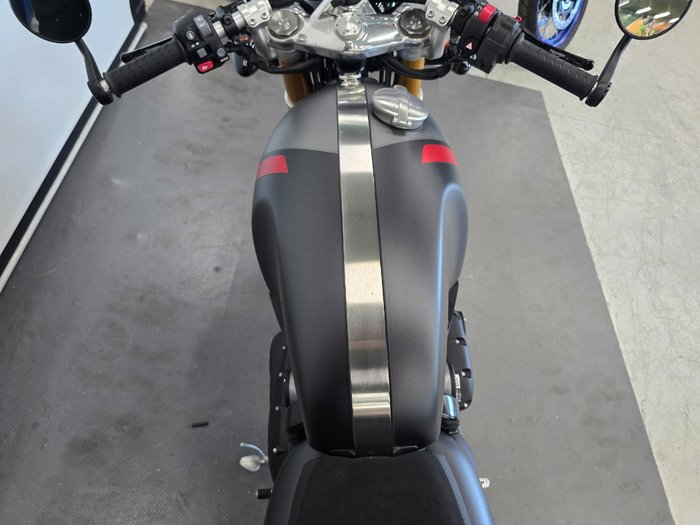2020 Triumph THRUXTON GREY