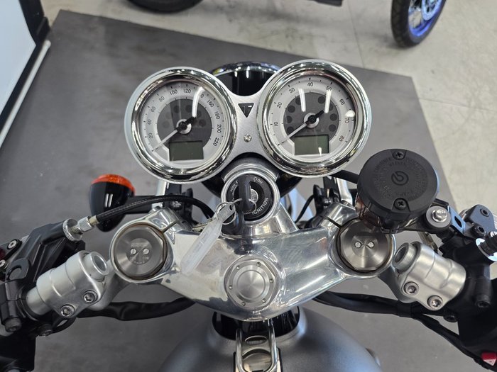 2020 Triumph THRUXTON GREY