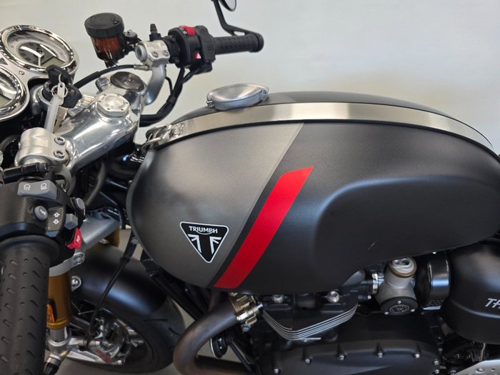 2020 Triumph THRUXTON GREY