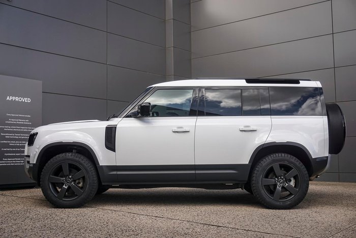 2024 Land Rover Defender 110 D250 Hard Top S