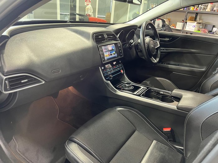 2017 Jaguar XE 20d R-Sport X760 MY17 Glacier White