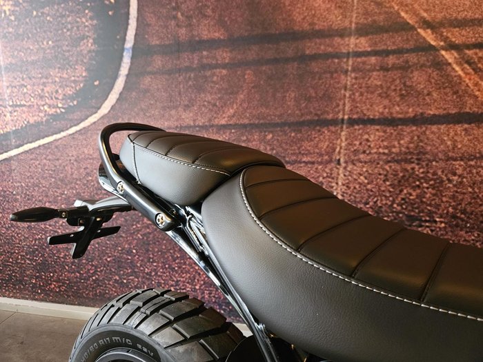 2025 Triumph Scrambler 400 XC Scrambler Yellow