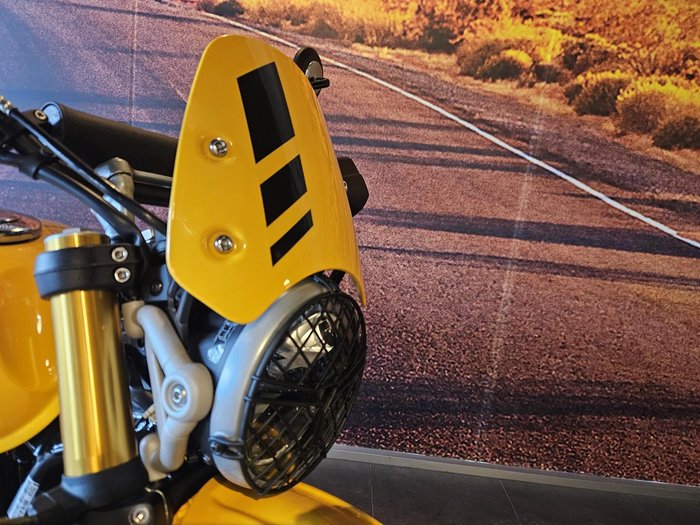 2025 Triumph Scrambler 400 XC Scrambler Yellow