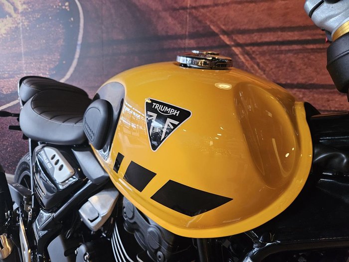 2025 Triumph Scrambler 400 XC Scrambler Yellow