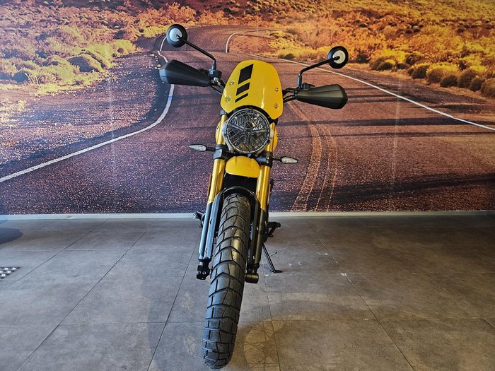 2025 Triumph Scrambler 400 XC Scrambler Yellow