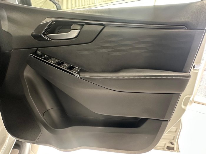 2024 Isuzu D-MAX BLADE