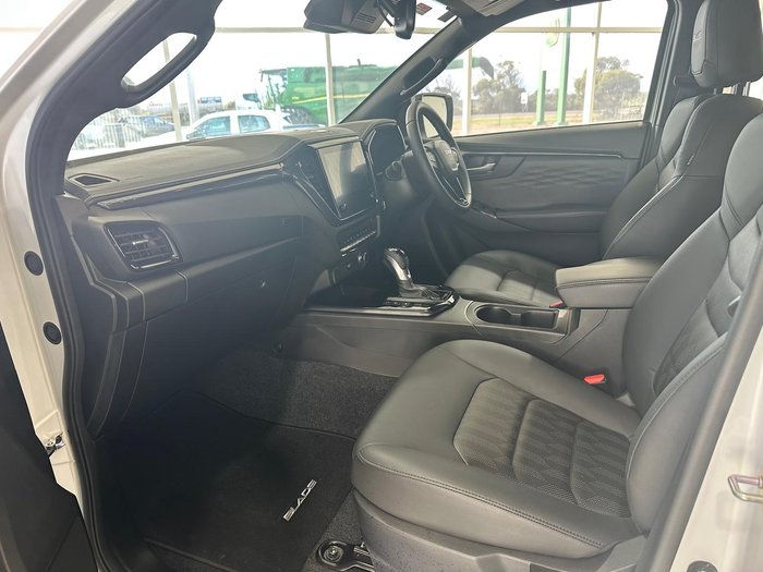 2024 Isuzu D-MAX BLADE