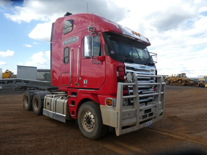 2013 FREIGHTLINER Argosy RED